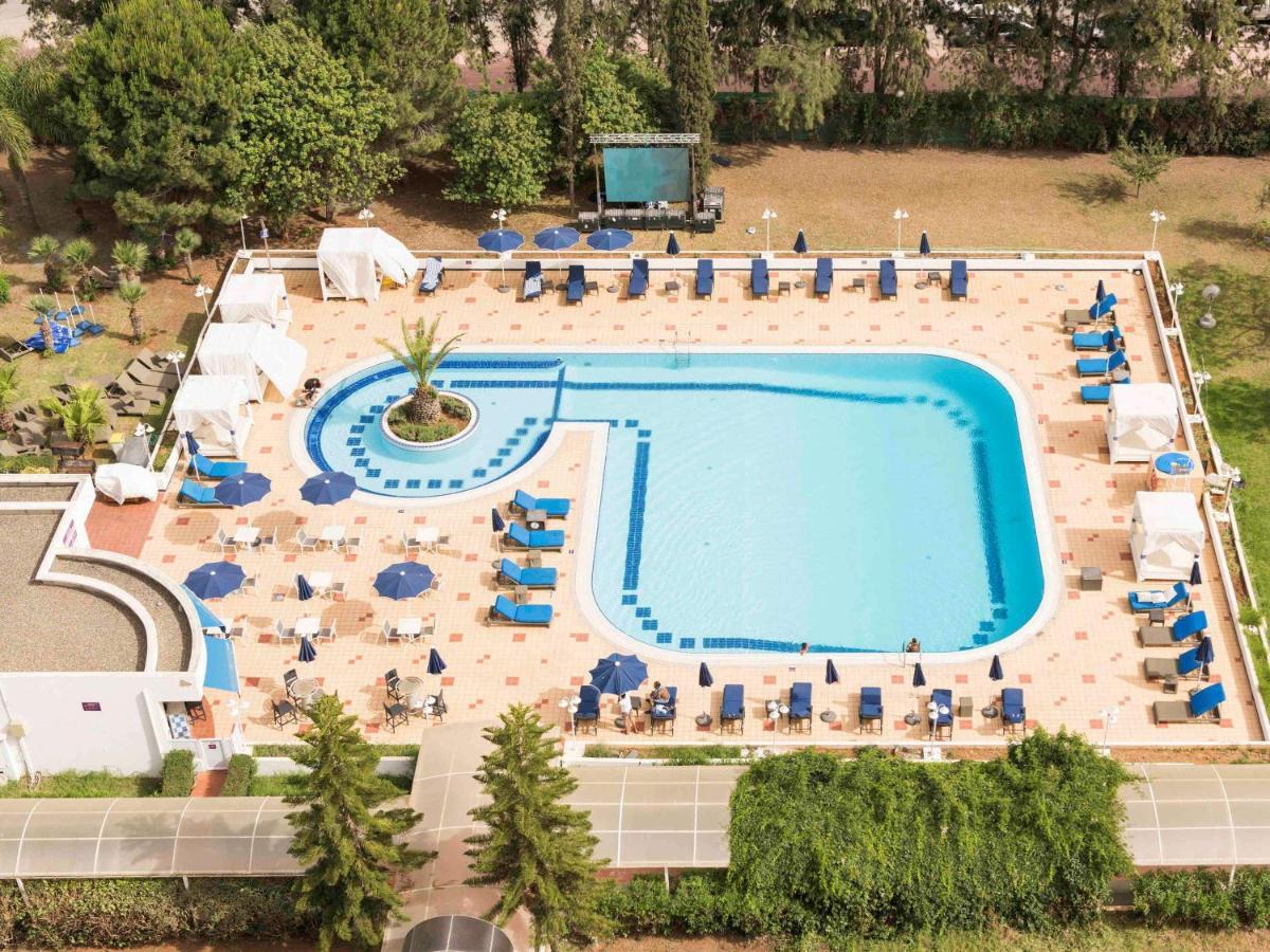 Hotel Mercure Alger Aeroport Dar el Beïda Dış mekan fotoğraf The pool at the hotel